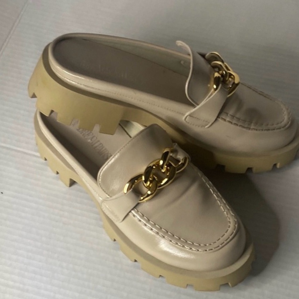 Dream Pairs
Women's Cream Loafers with Gold Chain